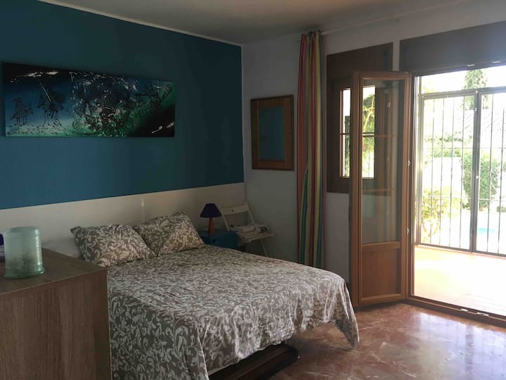 Chumba cha ghorofa ya chini (kitanda cha watu wawili)