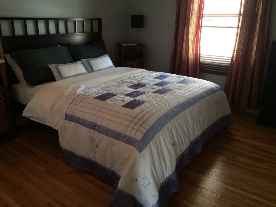 Queen Bedroom on ground floor