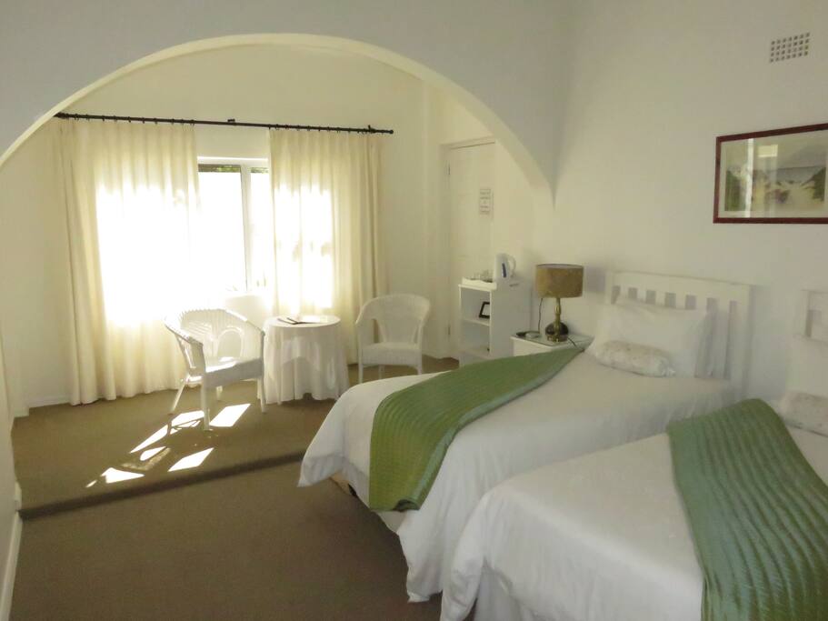 Bedroom with either twin or king size bed, en-suite bathroom