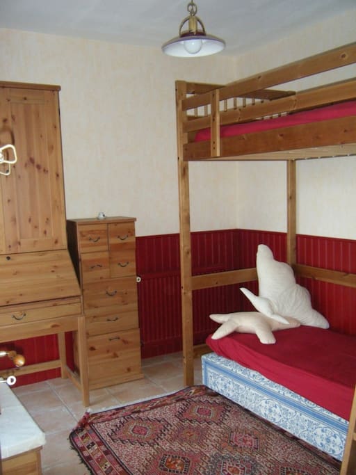 Chambre coquillage lit super posé
