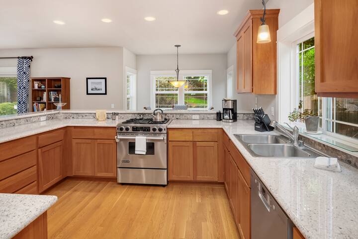 Spacious Wallingford House with Lake Union Views gallery image 3