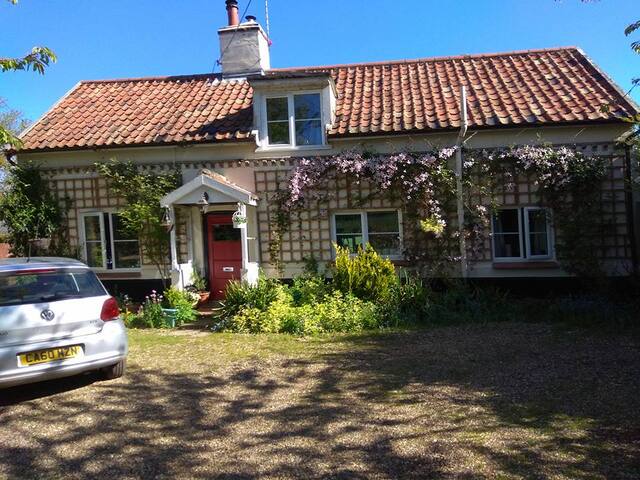 Quaint period Suffolk cottage