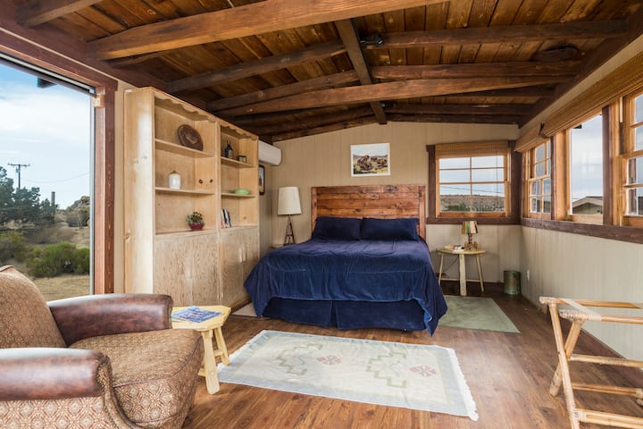 Homestead Cabin with queen bed
