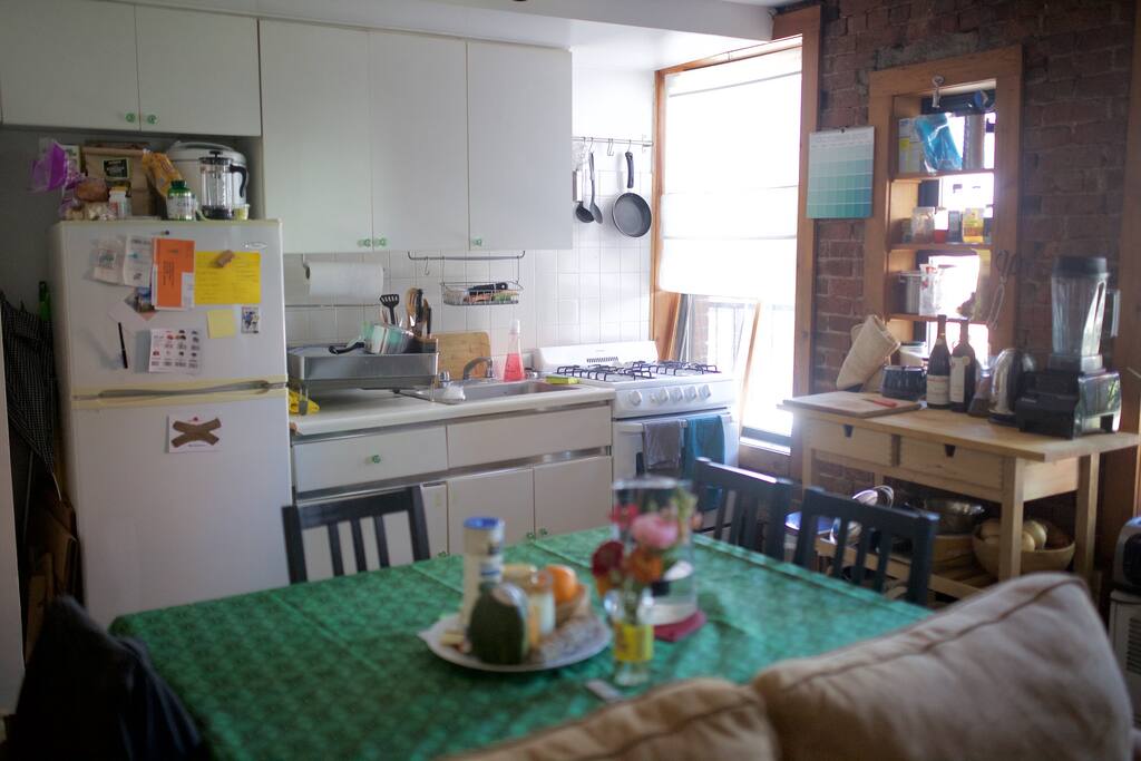 The stove and the oven are brand new, the kitchen is fully stocked.