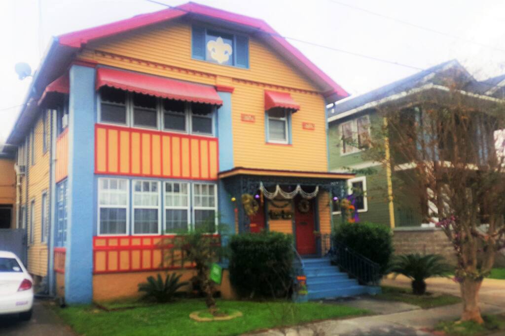 GREAT NEIGHBORHOOD...5 MINS FROM EVERYTHING!
