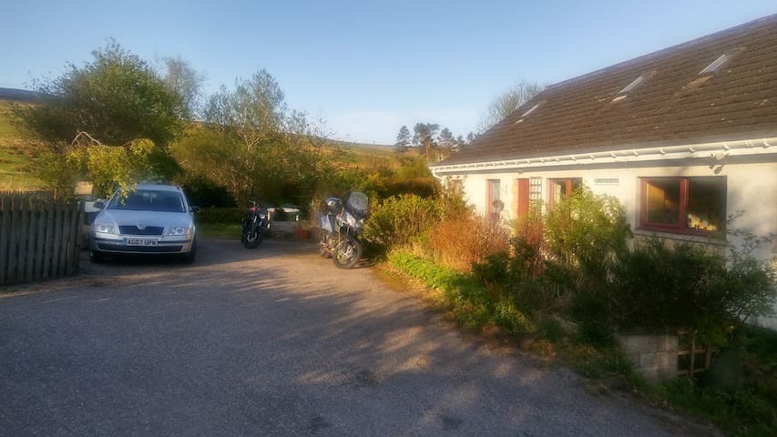 Friendly, Airy, Twin Room & bathroom. Private.