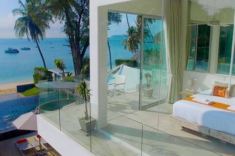 FREE $900 Daily Lux Pack - 6 Bed Direct Beachfront