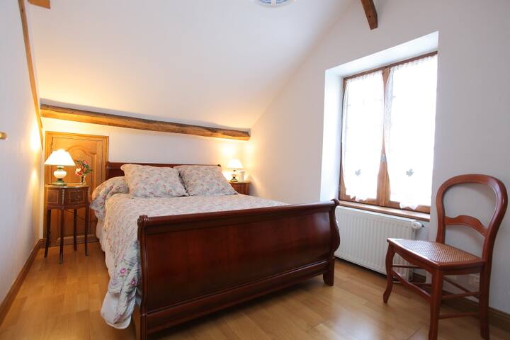 Спалня на 2 - ри етаж с 1 легло 140 см