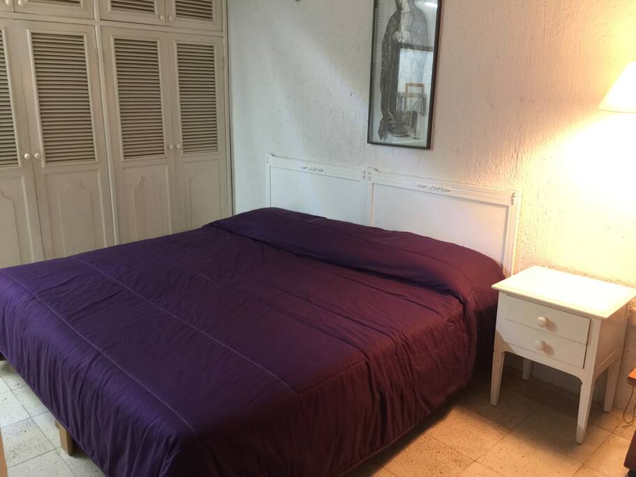 1 King size bed or 2 twin size