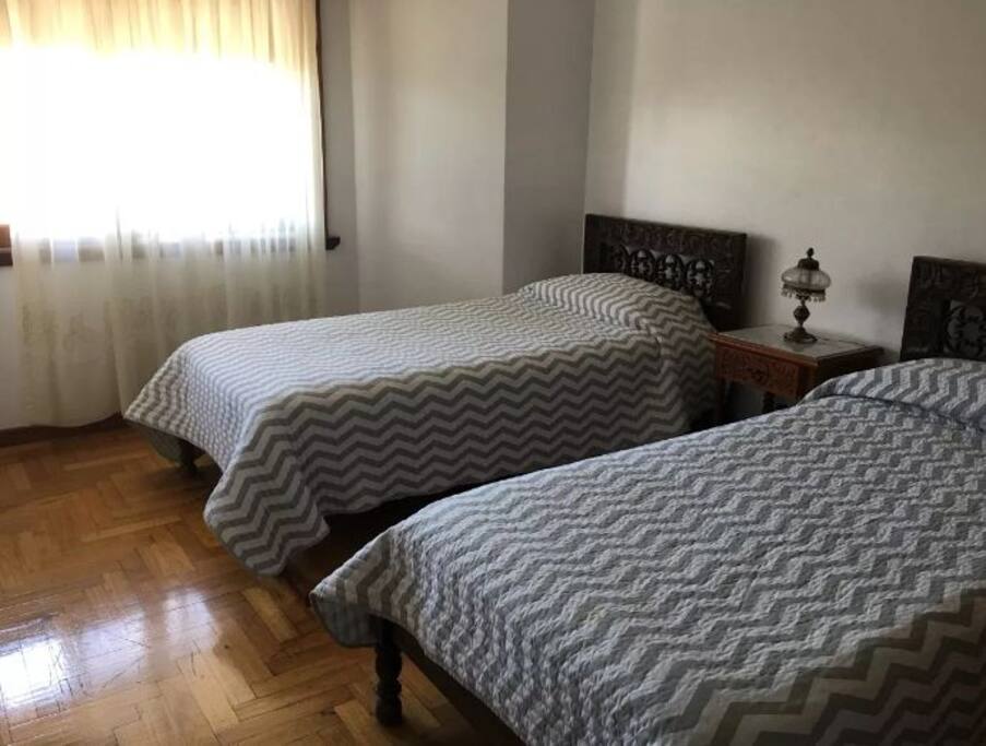 Segundo dormitorio en planta inferior con placard