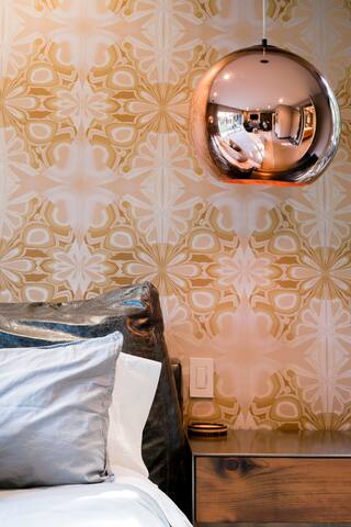 Luxurious Retreat on Extra-Large Lot near Stanford gallery image 5