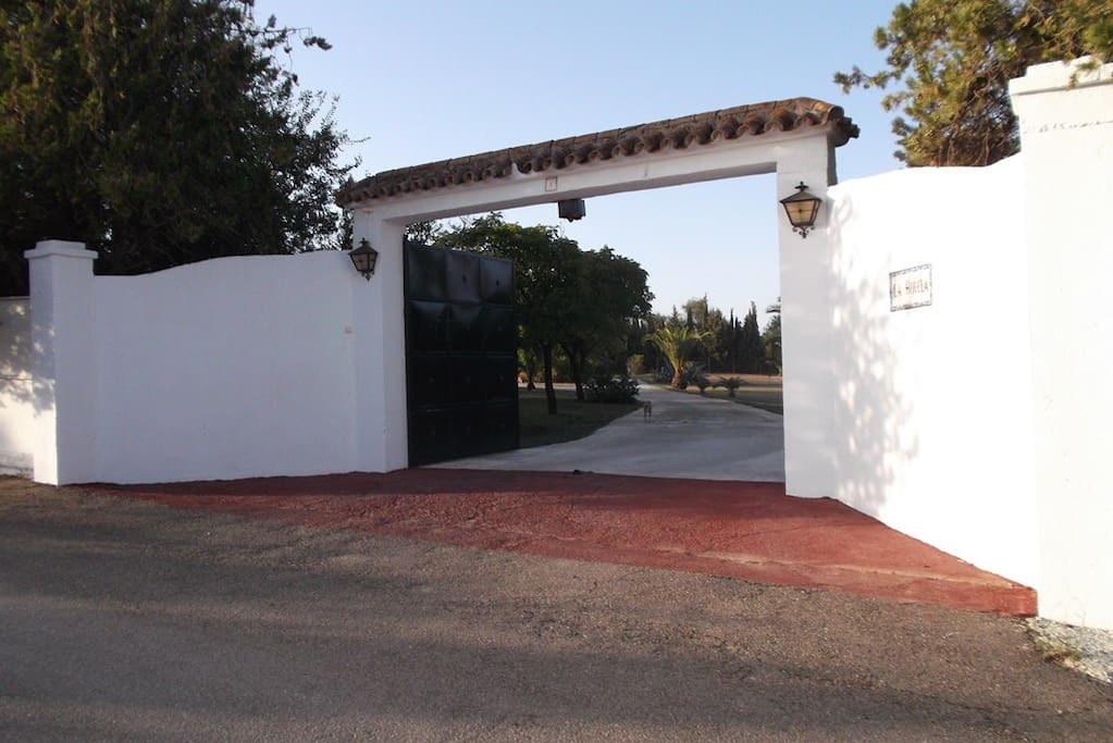 Entrada principal a la finca