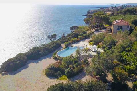 Unique Villa on the beach front - Vrysomylos