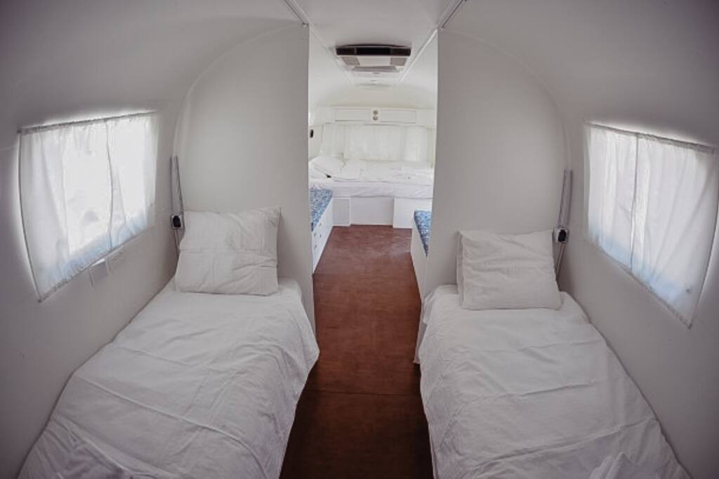 2 single beds