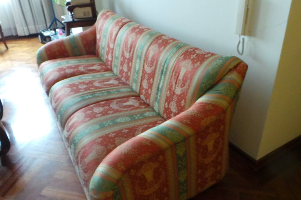 Dos sofás y un sillón