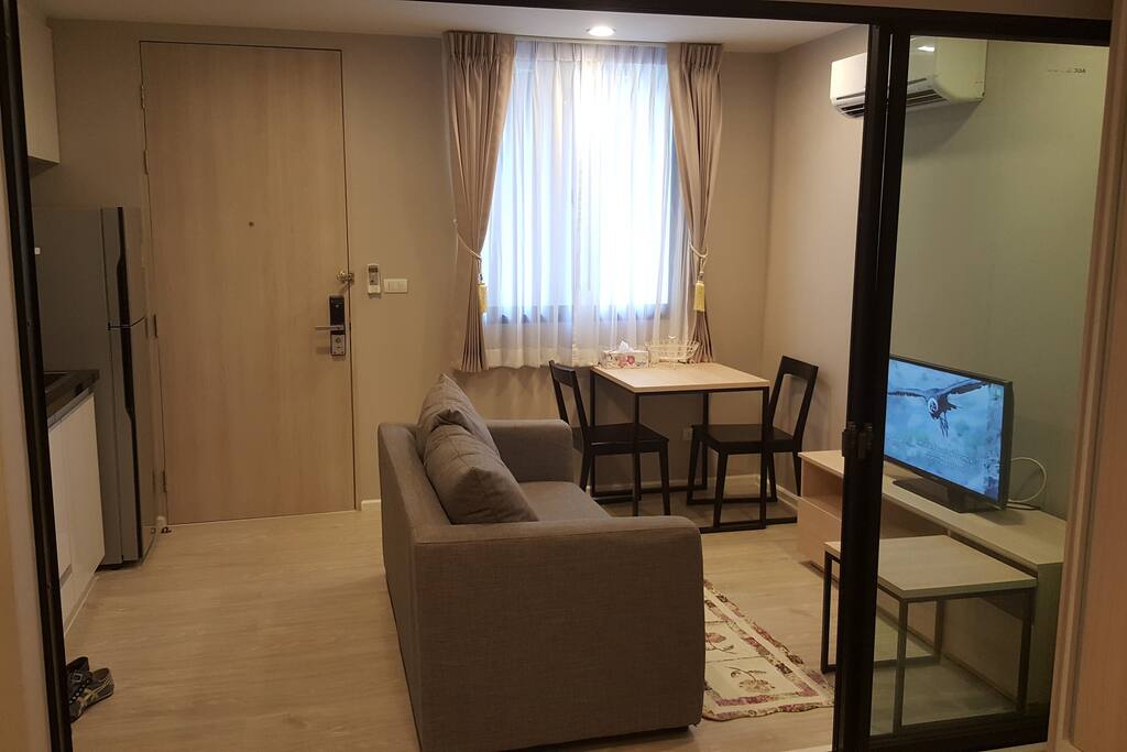 Living are + dining table