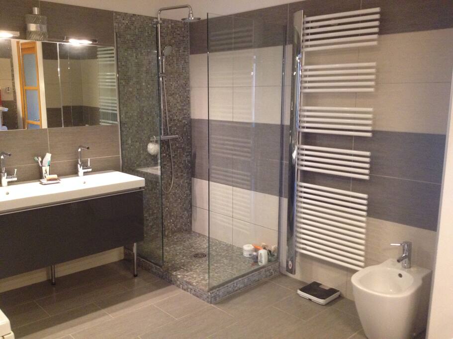 très belle salle de bain