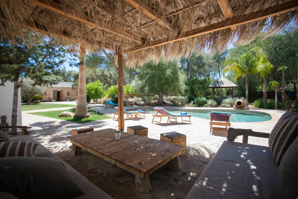 Casa Blanca - Poolside
