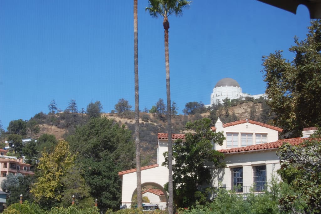 30 minute walk to the Griffith Observatory. Miles of hiking trails right behind the house.