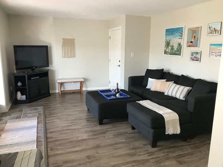 Corner Unit With Patio. Pools, Hot Tub, Pickleball - Pinellas County, FL