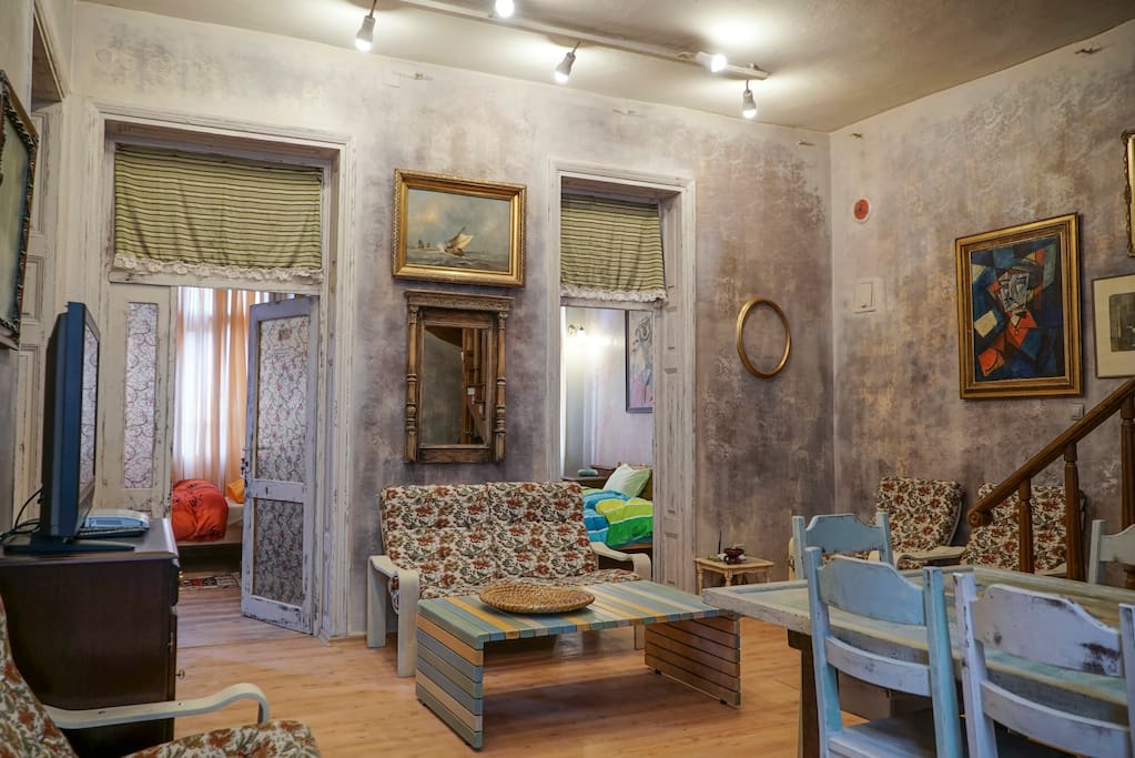 Lounge/Dining area