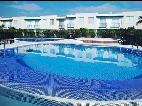 Amena Casa entera en condominio, Pool, bbq, tennis