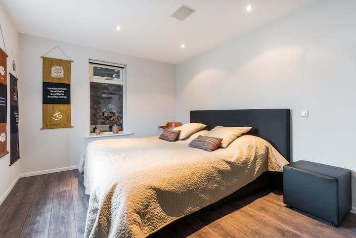 Kad se ujutro probudite, s kreveta gledate preko jezera.