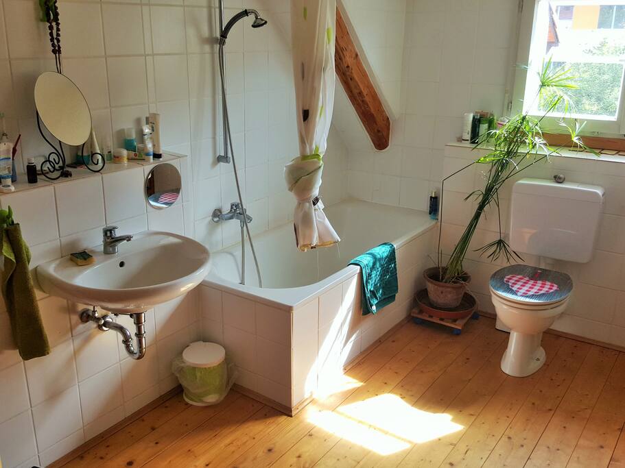 Das Bad teilst Du mit uns.