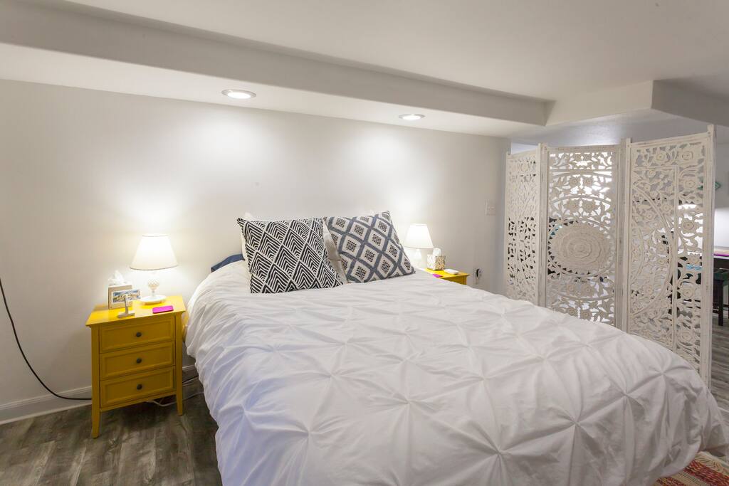 Adjustable queen-size bed