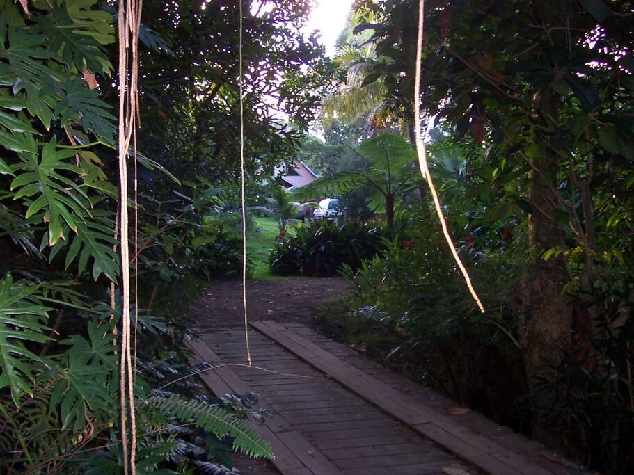 Petit pont de bois très solide