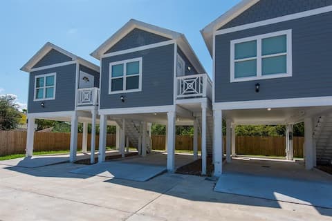 Charming cabin with full kitchen! Unit #6