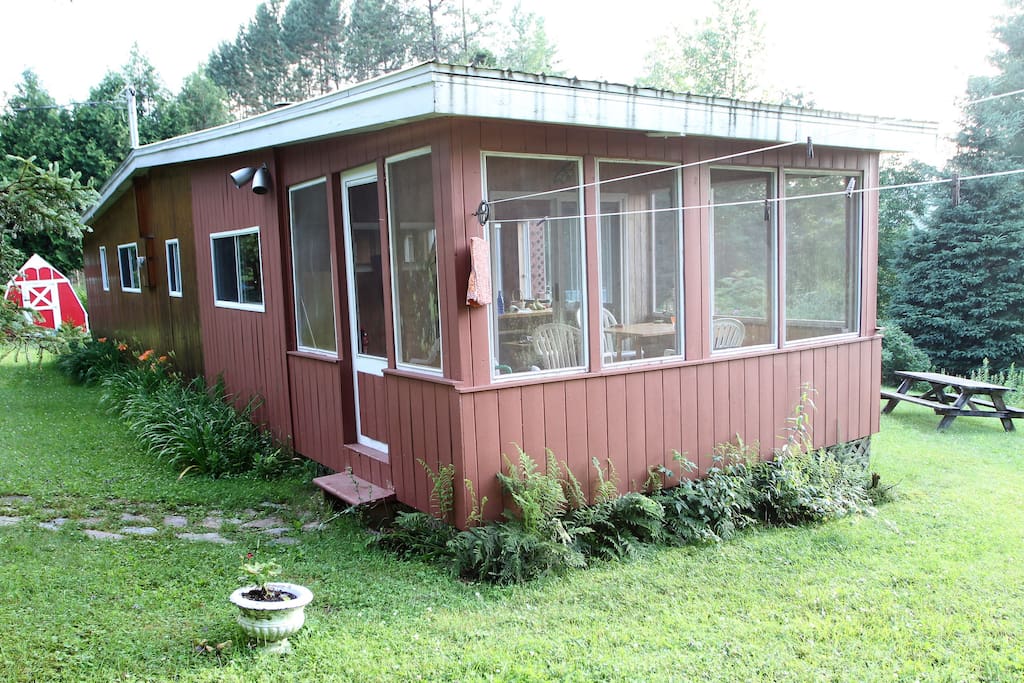 The screen porch is an asset base for sightseers