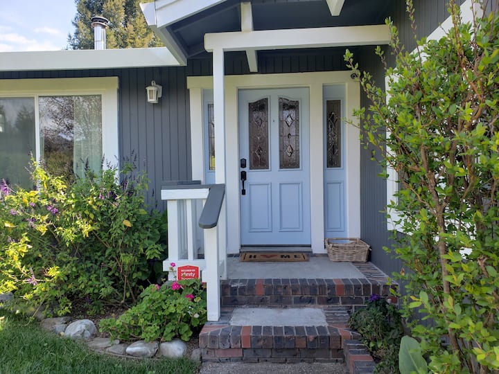 Sonoma Sanctuary 6 bed Retreat with Pool & Spa Houses for Rent in