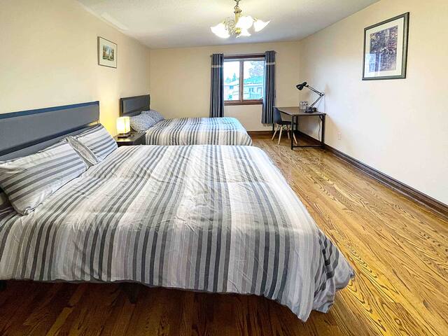 Rare & Spacious massive home w 7 beds gallery image 2