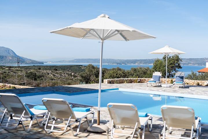 Luna, large airy villa with private pool gallery image 4