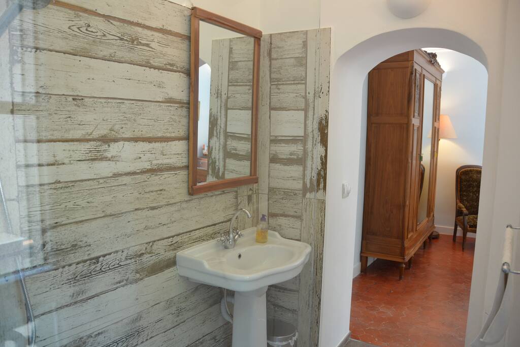Ensuite brand new bathroom facilities