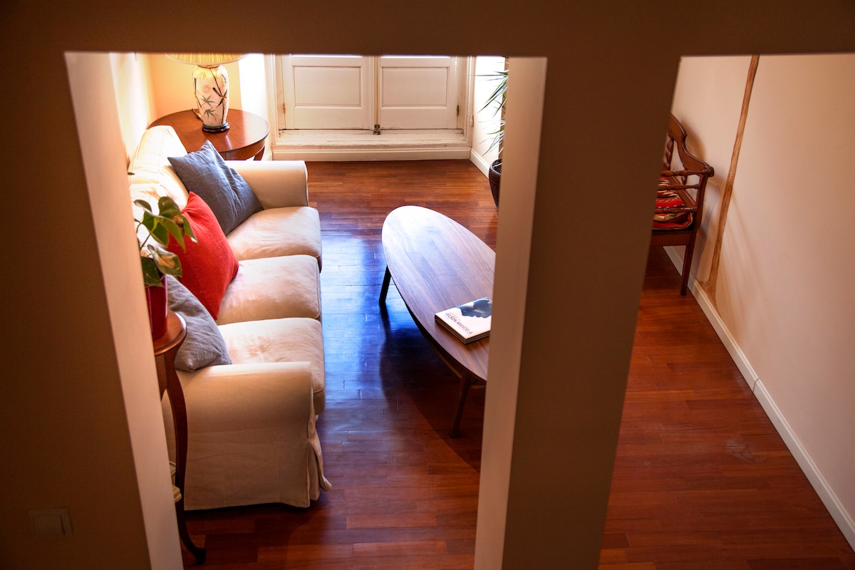 Popular Airbnb listing: Charming view Plaza Mayor in Centro