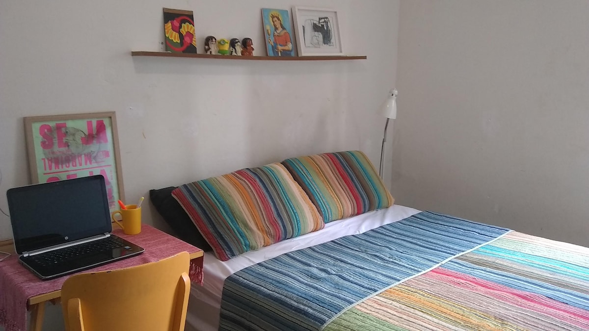 Dvokrevetna soba - klima-uređaj - bračni krevet (širine 125-149 cm).