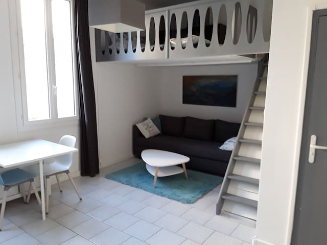 Beau Studio Mezzanine en plein coeur de Bandol