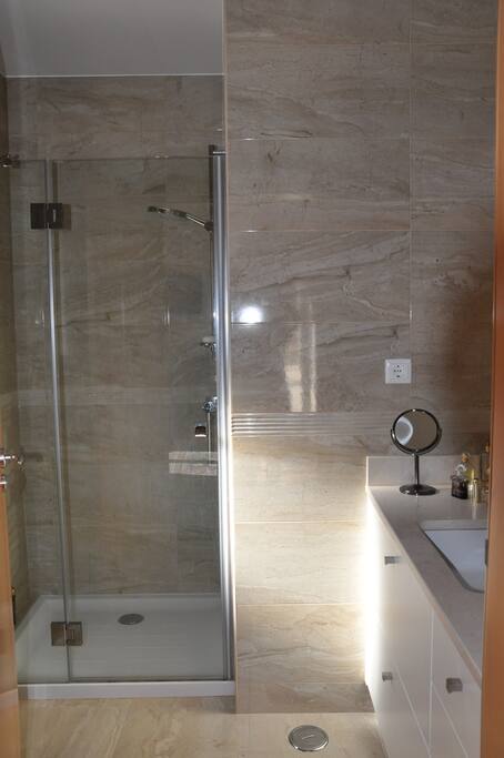 salle de bains suite (piscine)