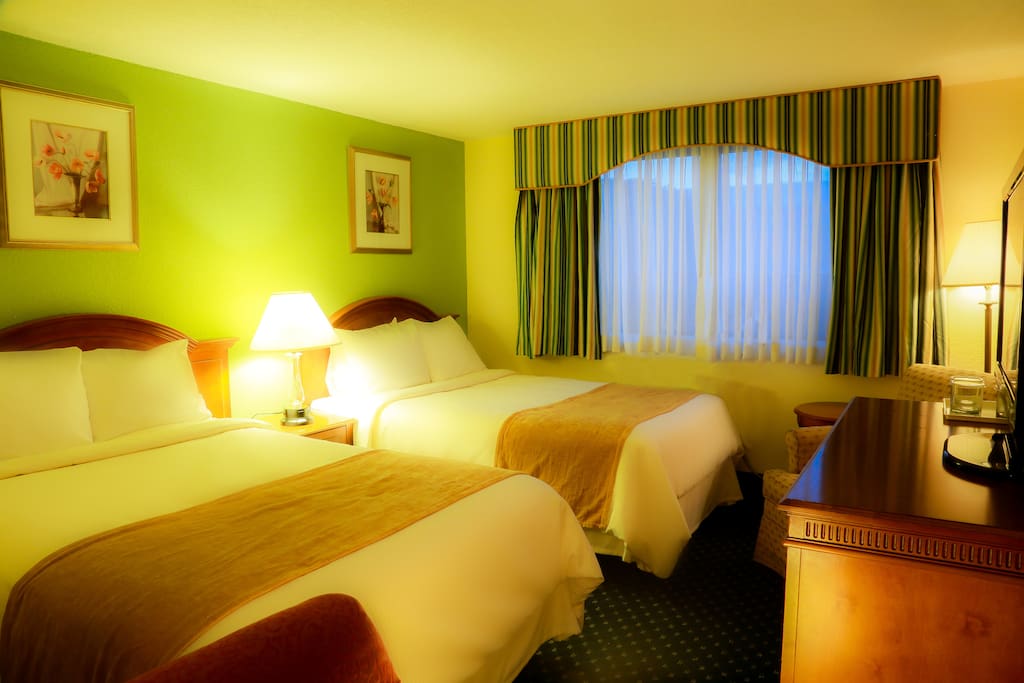 2 queen beds