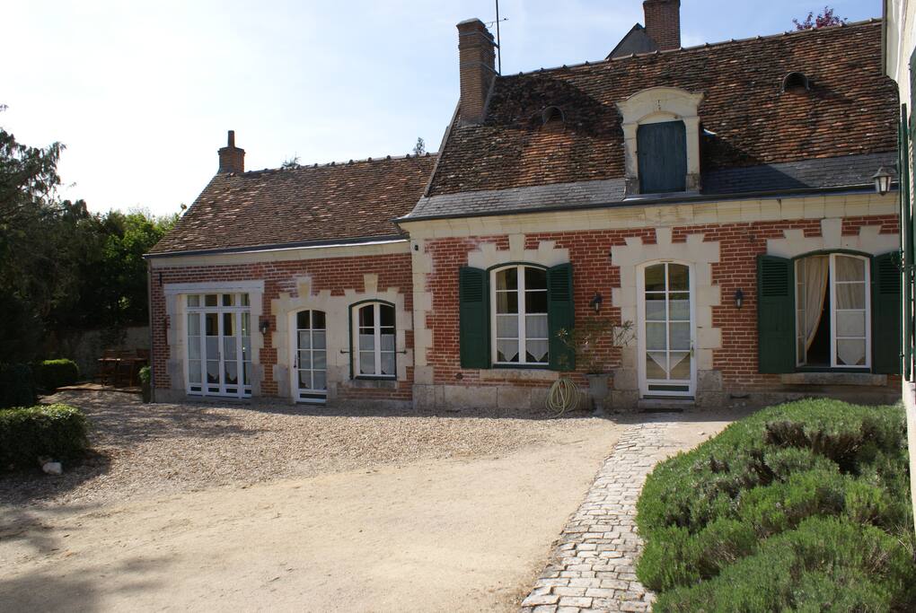FAÇADE