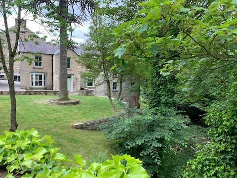 Stunning unique Country Flat w/original WaterWheel