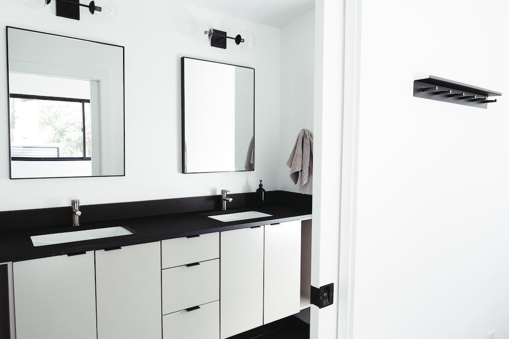 Master en suite bath with double vanity and large walk-in shower