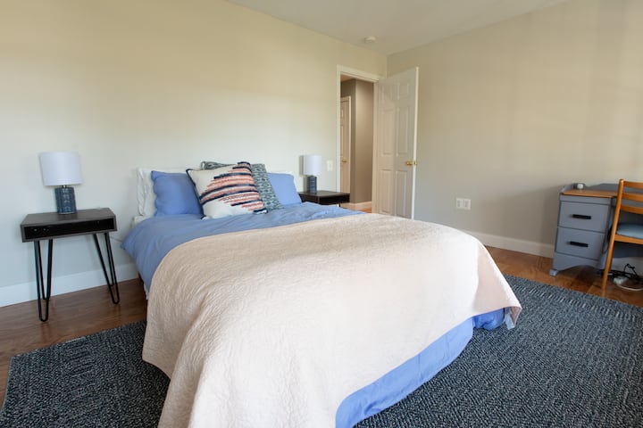 Спалня 2 (двойно легло и бюро)