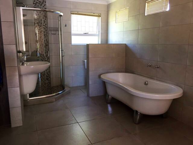 De Bron Family Home gallery image 4