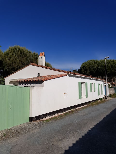 Annonce Airbnb populaire: On the south coast of the island of Ré, pleasant house à Le Bois Plage En Ré