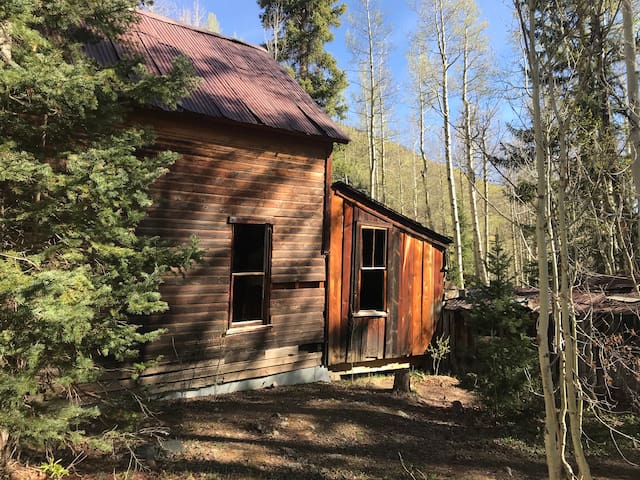 Ouray studio with Hot Tub and Mountain Views!