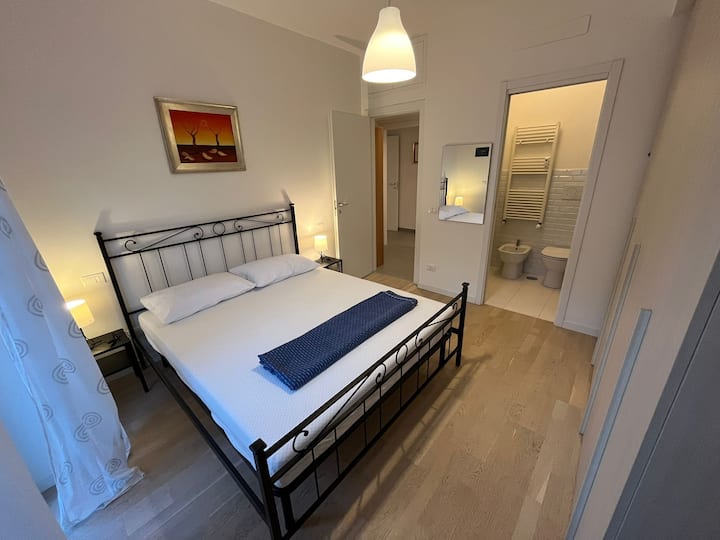 ベッドルーム1 （専用バスルーム付）