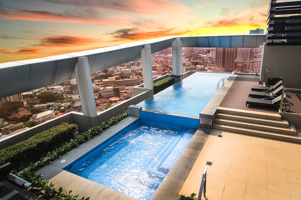 Infinity Pool @ Roofdeck